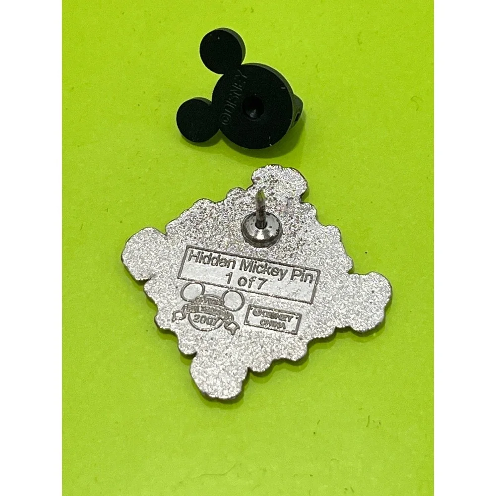 Disney Hidden Mickey Pin 2007 Pirate Skull Compass Rose Enamel 1 of 7 Red‎ EUC